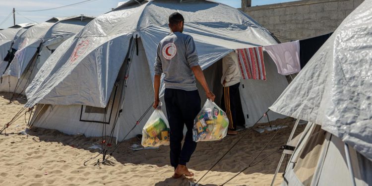 As Part of Humanitarian Operation Ordered by HM the King, Bayt Mal Al-Quds Hands Over Equipment to Red Crescent Hospital in Al-Quds