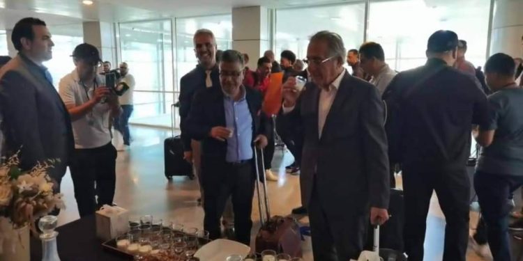 USM Alger Receive Warm Welcome at Oujda Airport Ahead of Game Against RS Berkane