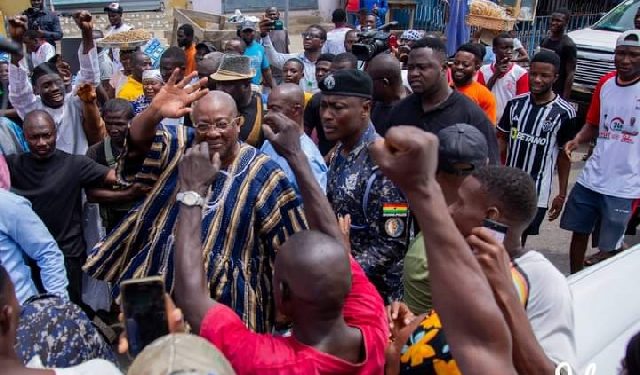 ‘Let’s work for peaceful election without violence, disturbances’ – Mahama to Ghanaians as he thanks Chief Imam for prayers