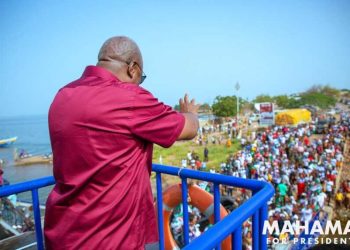 Mahama promises the people of Afram Plains to build a bridge over Afram river
