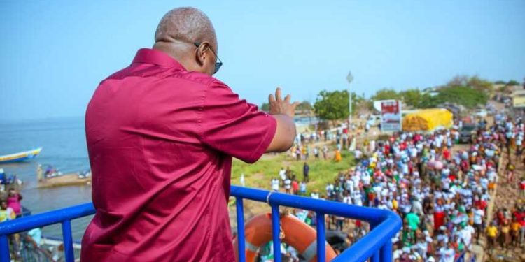 Mahama promises the people of Afram Plains to build a bridge over Afram river