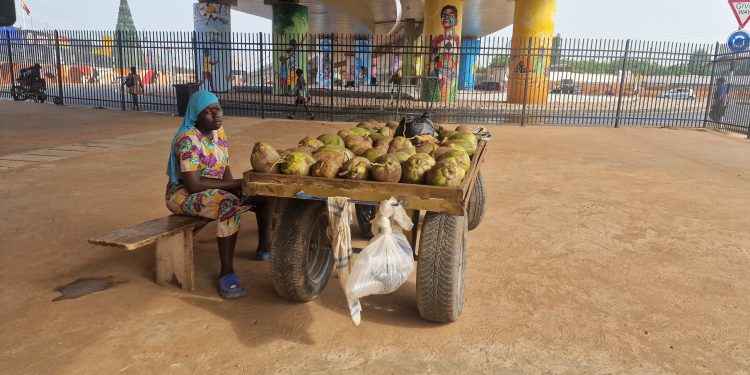 [Photo] Hawker returns to her former spot under newly commissioned Flowerpot interchange