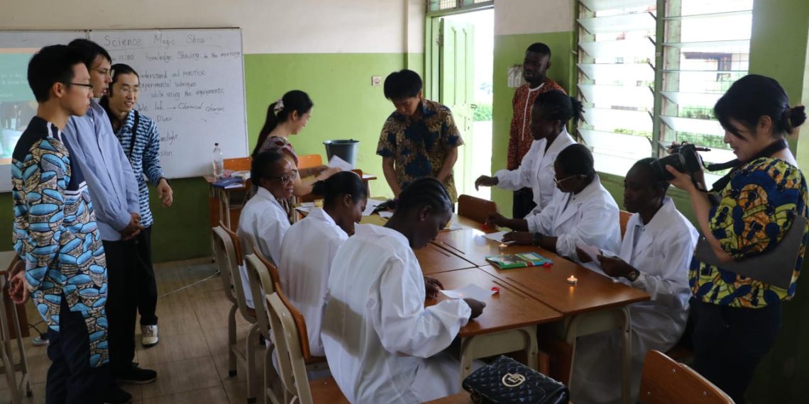 Ghanaian students develop deeper interest for science as Japanese volunteers organise “Science Magic Show”